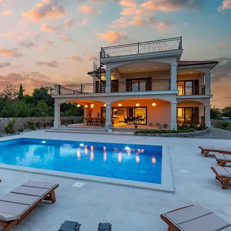 Luxury Glabrova With Pool, Jacuzzi And Sauna Gostinjac