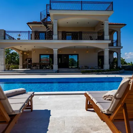 Luxury Glabrova With Pool, Jacuzzi And Sauna