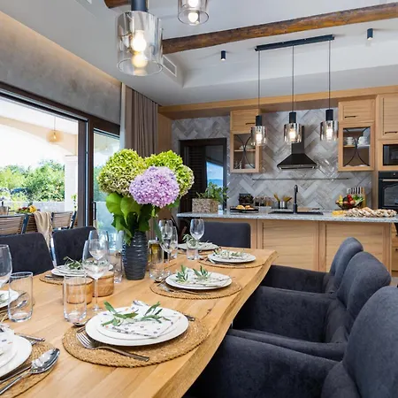 Βίλα Luxury Glabrova With Pool, Jacuzzi And Sauna Gostinjac