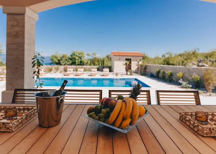 Luxury Glabrova With Pool, Jacuzzi And Sauna