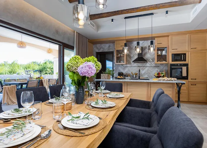 Vila Luxury Glabrova With Pool, Jacuzzi And Sauna Gostinjac