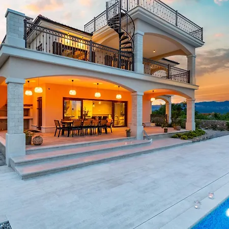 Luxury Glabrova With Pool, Jacuzzi And Sauna