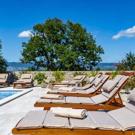 Villa Luxury Glabrova With Pool, Jacuzzi And Sauna *