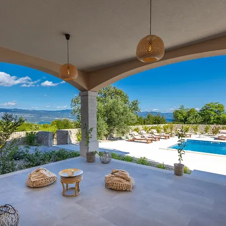 Luxury Glabrova With Pool, Jacuzzi And Sauna