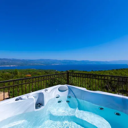 Luxury Glabrova With Pool, Jacuzzi And Sauna