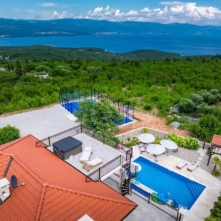 Villa Luxury Glabrova With Pool, Jacuzzi And Sauna Gostinjac