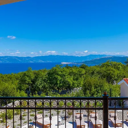 Luxury Glabrova With Pool, Jacuzzi And Sauna