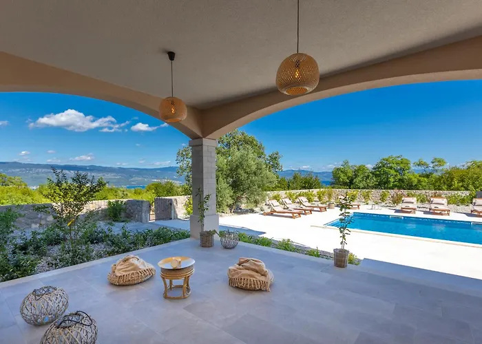 Luxury Glabrova With Pool, Jacuzzi And Sauna